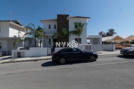 3 bedroom detached house - 14