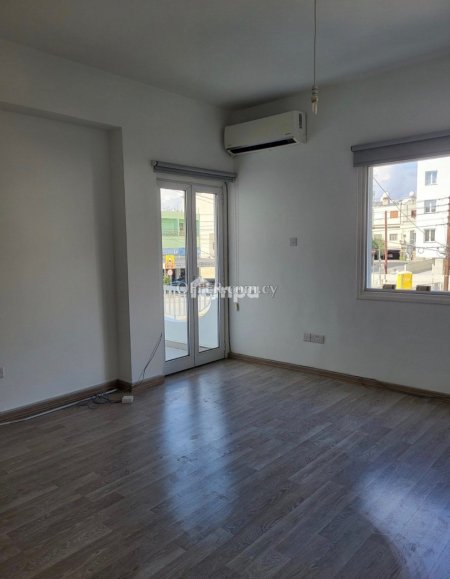 Wholefloor Three Bedroom Apartment in Pallouriotissa For Rent - 2