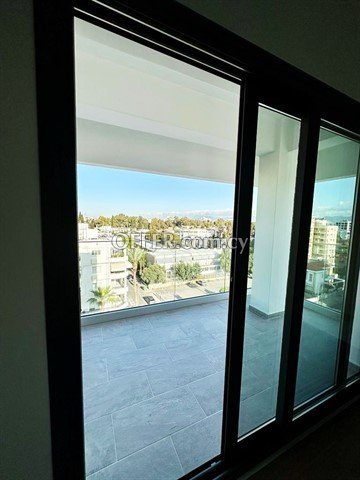 Very Spacious Fully Renovated 3 Bedroom Apartment  Next To Wargaming,  - 5