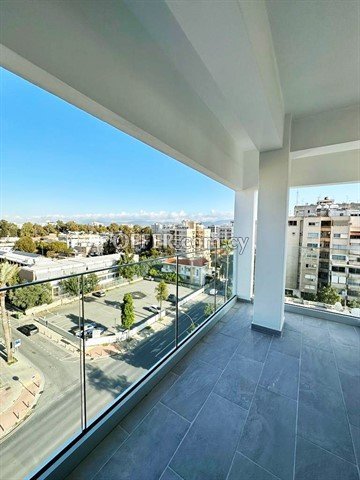 Very Spacious Fully Renovated 3 Bedroom Apartment  Next To Wargaming,  - 6