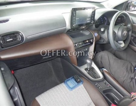 2022 Toyota YARIS CROSS 1.5L Hybrid Automatic SUV - 3