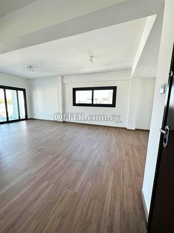 Very Spacious Fully Renovated 3 Bedroom Apartment  Next To Wargaming,  - 2