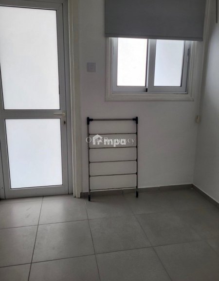 Wholefloor Three Bedroom Apartment in Pallouriotissa For Rent - 8