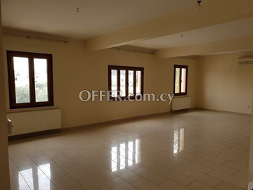Spacious And Bright 4 Bedroom Upper House  In Egkomi, Nicosia - 7