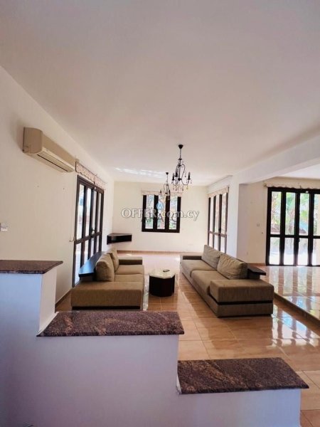4 Bed House for Rent in Oroklini, Larnaca - 11