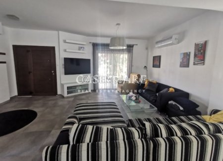 For Sale: Beautiful 4-Bedroom House with Attic in Kallithea - 7