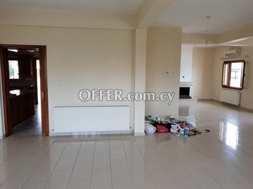 Spacious And Bright 4 Bedroom Upper House  In Egkomi, Nicosia - 5