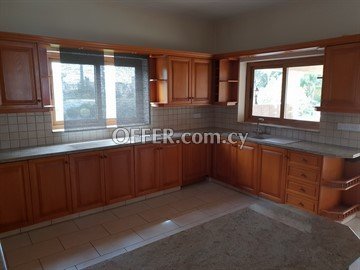 Spacious And Bright 4 Bedroom Upper House  In Egkomi, Nicosia - 4