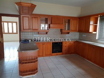 Spacious And Bright 4 Bedroom Upper House  In Egkomi, Nicosia - 3