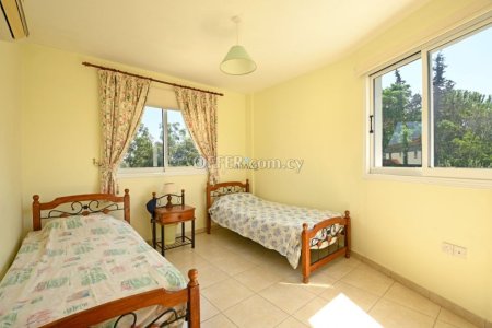 3 Bed Apartment for Sale in Paralimni, Ammochostos - 2