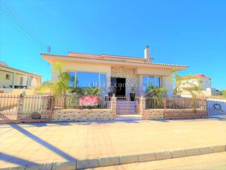 Detached Villa Frenaros
