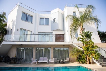 5 BEDROOM VILLA IN AGIOS TYCHONAS