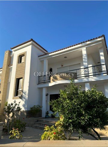 Three - Story 4 Bedroom House  In Larnaka - With Walking Distance To T - 5