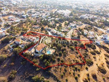 House and residential land in Konia, Paphos