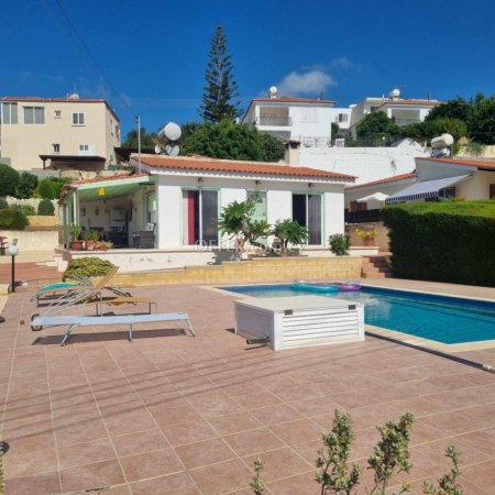 3 bedroom bungalow for sale in Peyia