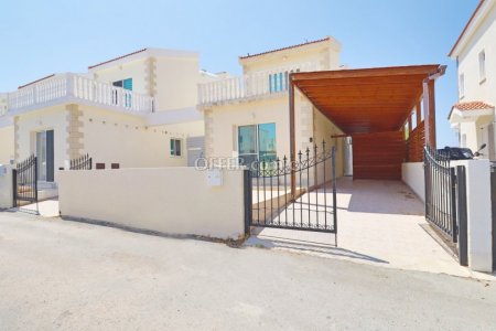 Three bedroom villa in Peyia for sale