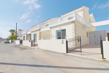 3 bedroom villa in Peyia for sale