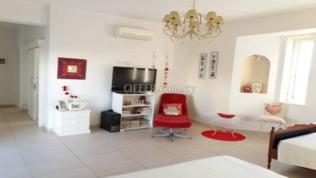New For Sale €850,000 House 5 bedrooms, Detached Strovolos Nicosia - 3