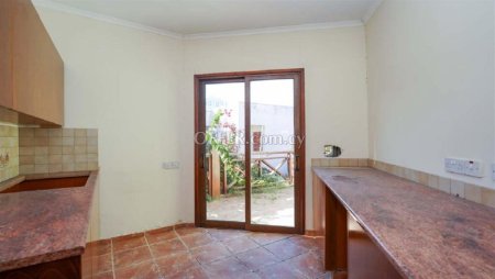 New For Sale €325,000 House 5 bedrooms, Detached Strovolos Nicosia - 4