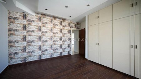 New For Sale €350,000 Maisonette 5 bedrooms, Semi-detached Pallouriotissa Nicosia - 4