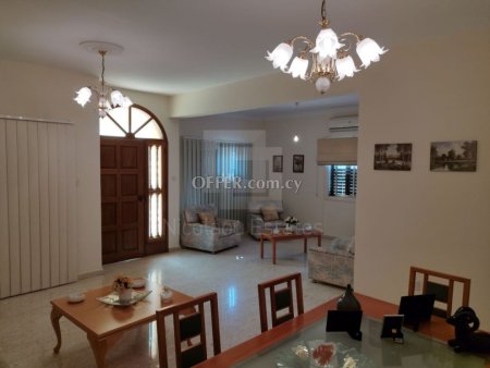 One level re sale 3 bedroom house in Drosia Larnaka - 2