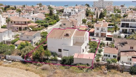ΔΙΩΡΟΦΗ ΚΑΤΟΙΚΙΑ ΜΕ ΥΠΟΓΕΙΟ ΚΑΙ ΣΟΦΙΤΑ ΣΤΗΝ ΟΡΟΚΛΙΝΗ ΕΠΑΡΧΙΑ ΛΑΡΝΑΚΑΣ