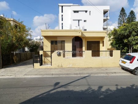 One level re sale 3 bedroom house in Drosia Larnaka - 10