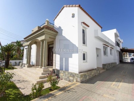 Four Bedroom House with Garden for Sale in Aradippou Larnaka