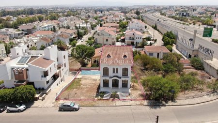 House with Swimming pool in Strovolos Nicosia