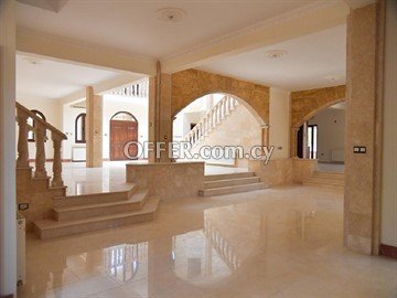 Sea View 5 Bedroom Amazing Villa  In Oroklini, Larnaka - 3