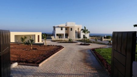LUXARIOUS 4 bedroom villa for sale