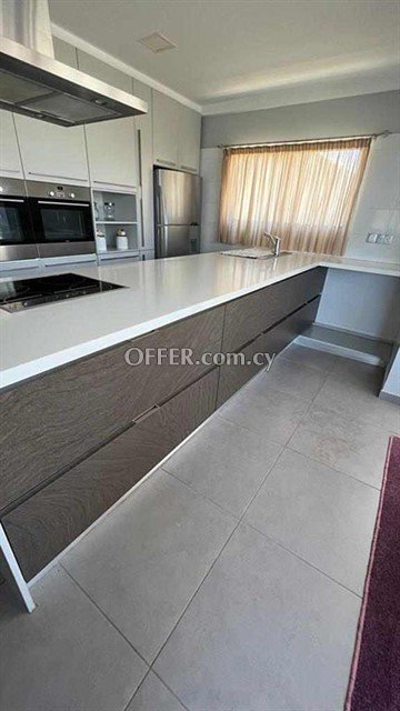 3 Bedroom Penthouse / In Mesa Geitonia, Limassol - 1