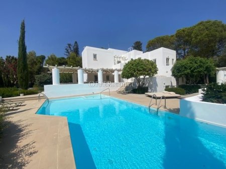 Large Villa with sea and mountain views in Peyia - 11