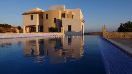 LUXARIOUS 4 bedroom villa for sale - 8