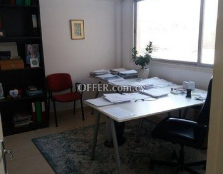 Office 65m2 Limassol's center - 4