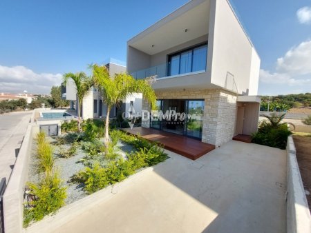 Villa For Sale in Chloraka, Paphos - DP3850