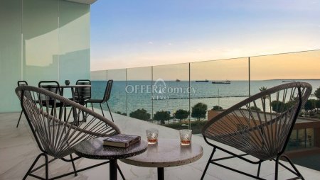 MODERN ONE BEDROOM APARTMENT ON THE SEAFRONT - 11