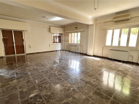 Huge ground floor apartment office space for rent in a prime location in Agioi Omologites - 1