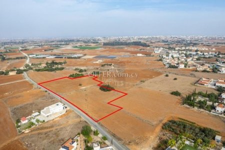 Residential field in Frenaros