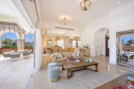 LUXURY FOUR BEDROOM HOUSE WITH SEA VIEWS IN LIMASSOL MARINA - 8