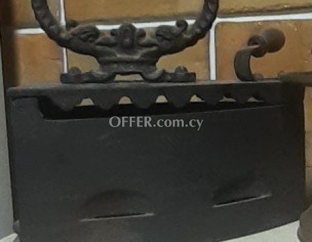 Πωλουνται παλαιο ρολοι τοιχου,εκρεμες και γραμμοφωνο.Επισης παλαιο σιδερο. - 2