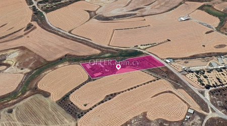 Field in Dimos Geriou Nicosia - 2