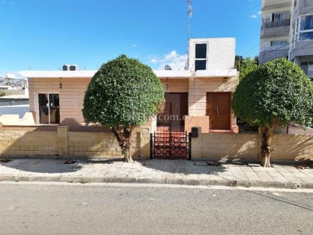 Ground Floor Three Bedroom House with Utility Room for Sale in Strovolos Nicosia