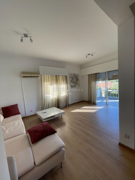 THREE BEDROOM RECENTLY RENNOVATED APARTMENT IN NEAPOLIS