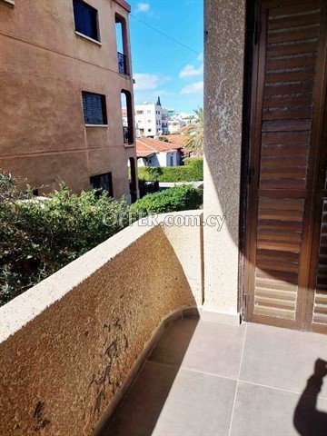 Spacious And Renovated 3 Bedroom Apartment  In Dasoupolis Near Acropol