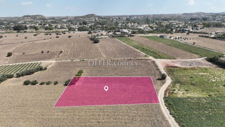 Residential field in Episkopeio Nicosia