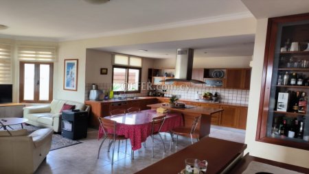 New For Sale €355,000 Maisonette 4 bedrooms, Semi-detached Strovolos Nicosia - 8