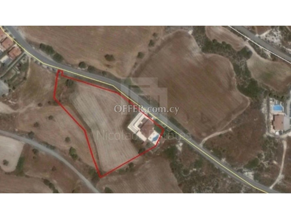 Villa with huge plot for sale in Maroni village of Larnaca - 3
