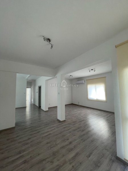 THREE BEDROOM SECOND FLOOR APARTMENT IN NEAPOLIS