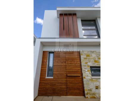 New four bedroom villa in Dekhelia Road area of Larnaca - 8